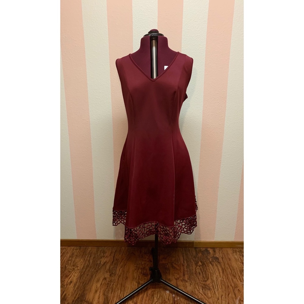 🍷🌹 Burgundy lace detailed dress size 16